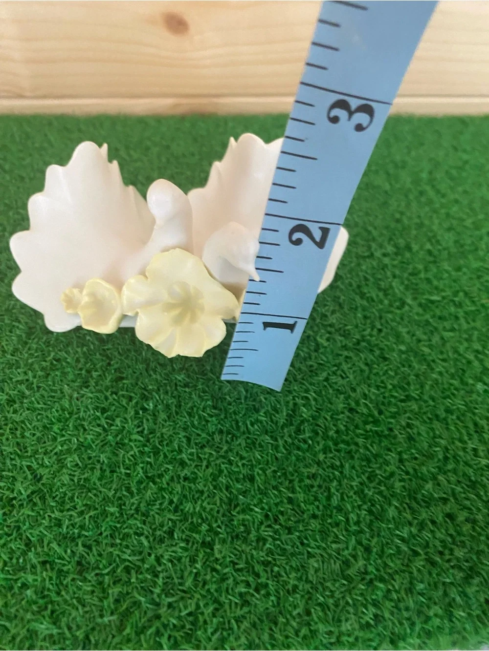 Vintage CP Chessell Pottery Isle of Wight 2 White Doves Pale Yellow Flowers